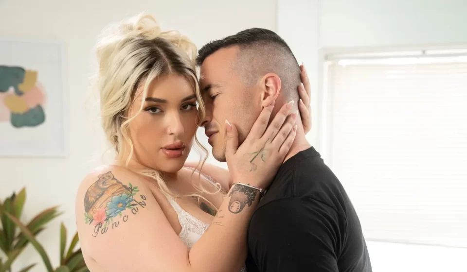 Derek Kage Joins Sister-in-Law for Steamy Soak
