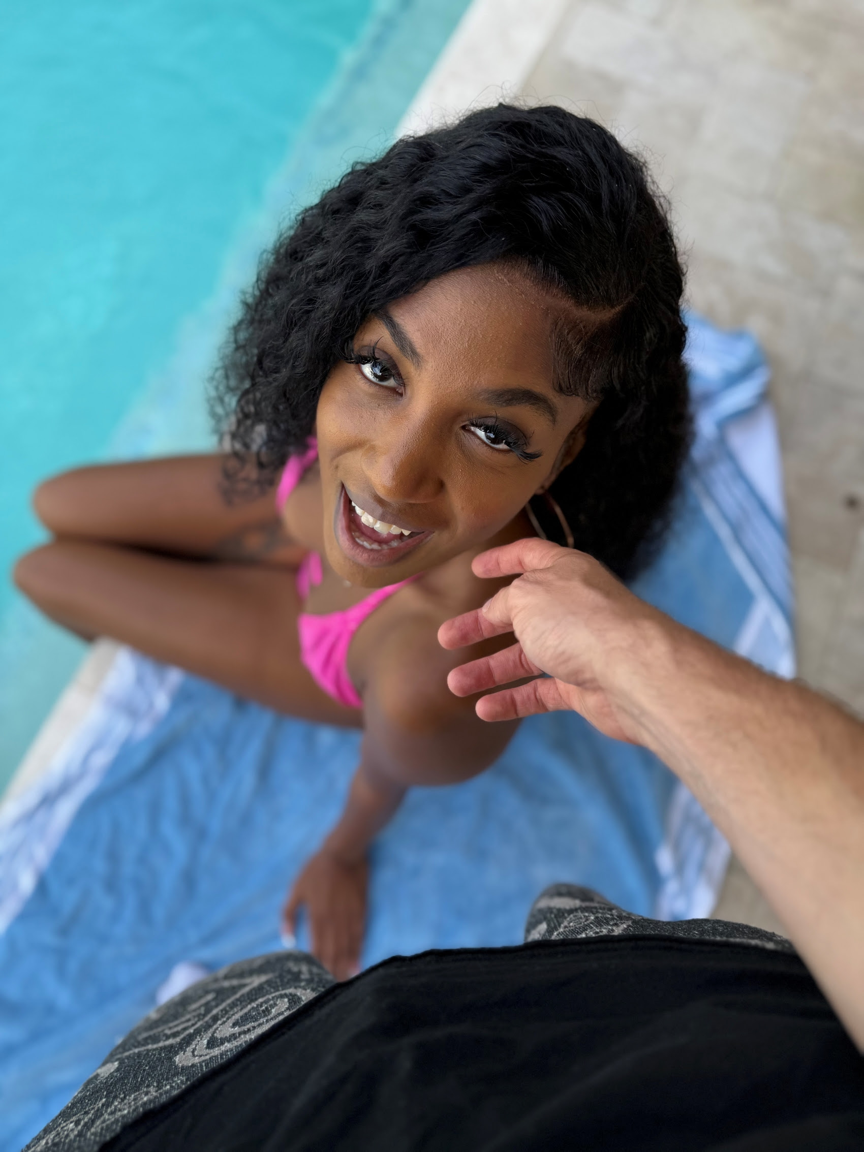 Naomi Noel Ditches the Script for a Spontaneous Beachside Encounter
